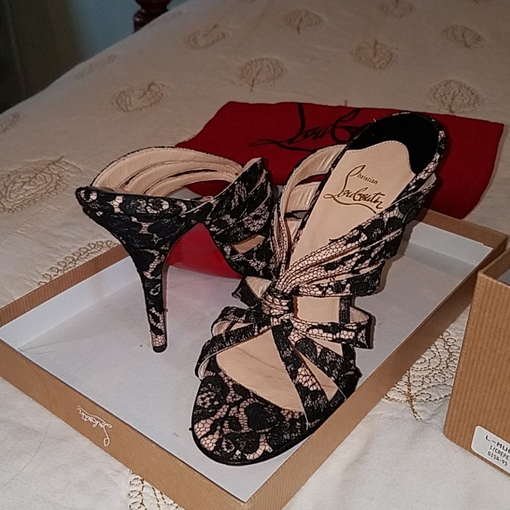 Slip on, open toed, strappy, black lace, heels
